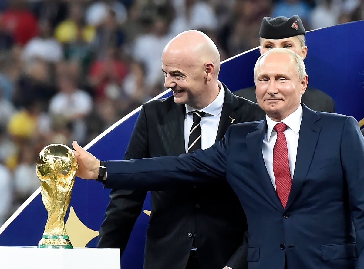 Putin trofeu campionatul mondial Fotografii: A.RICARDO/Shutterstock
