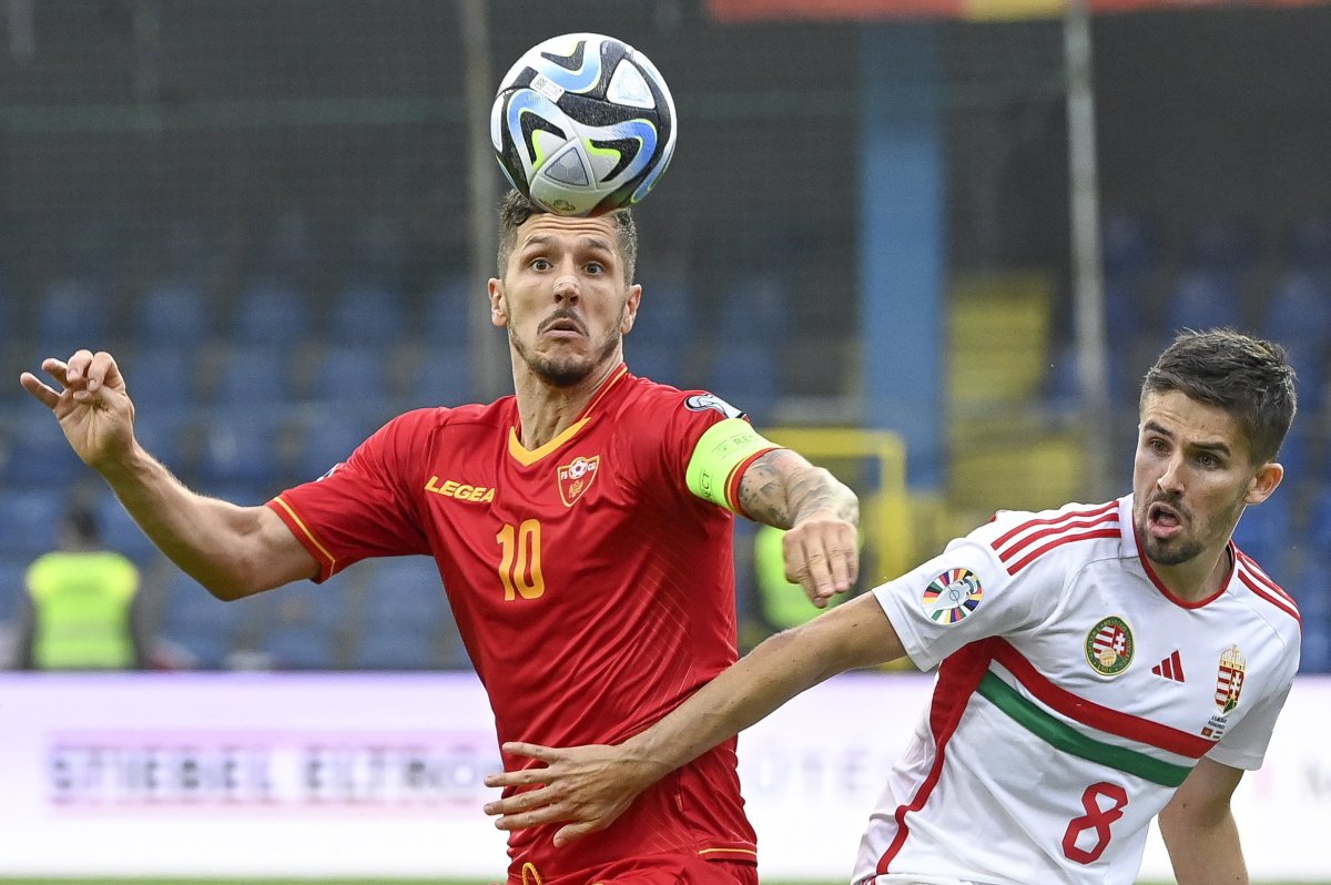 Calificare Campionatul European de Fotbal - Muntenegru - Ungaria 013 Adam Nagy și Stevan Jovetic din Muntenegru în timpul meciului de fotbal dintre Muntenegru și Ungaria, din preliminariile Campionatului European. Fotografie din: MTI/Koszticsák Szilárd