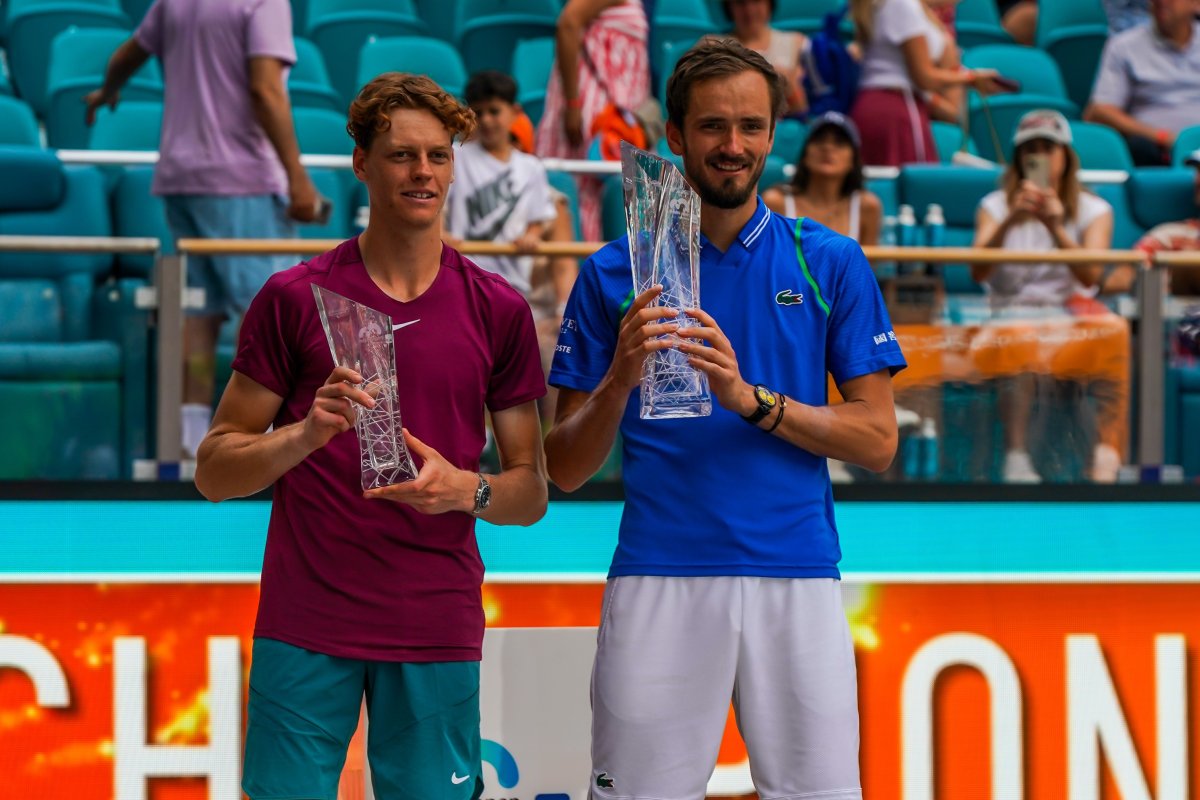 Jannik Sinner - Daniil Medvedev 001 Jannik Sinner și Daniil Medvedev la Miami (Foto: Leonard Zhukovsky/Shutterstock.com)